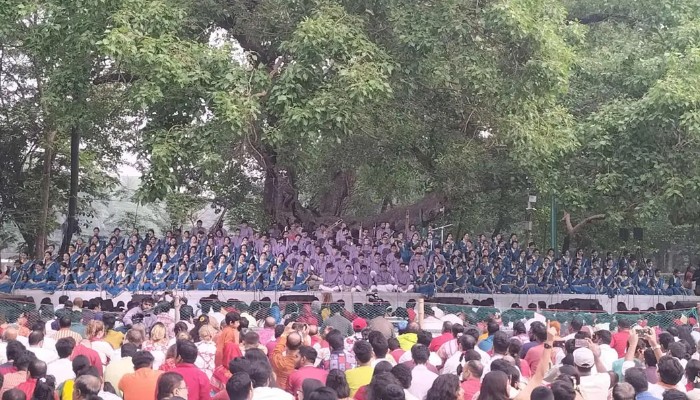 রমনা বটমূলে চলছে বর্ষবরণের বর্ণিল আয়োজন